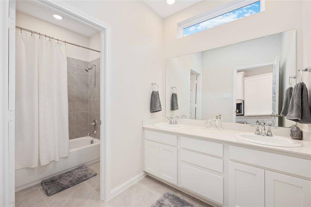 Secondary Full Bath