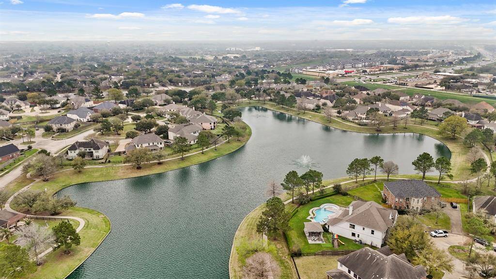 Experience the luxury of lakefront living with stunning water views, perfect for peaceful mornings and picturesque sunsets.