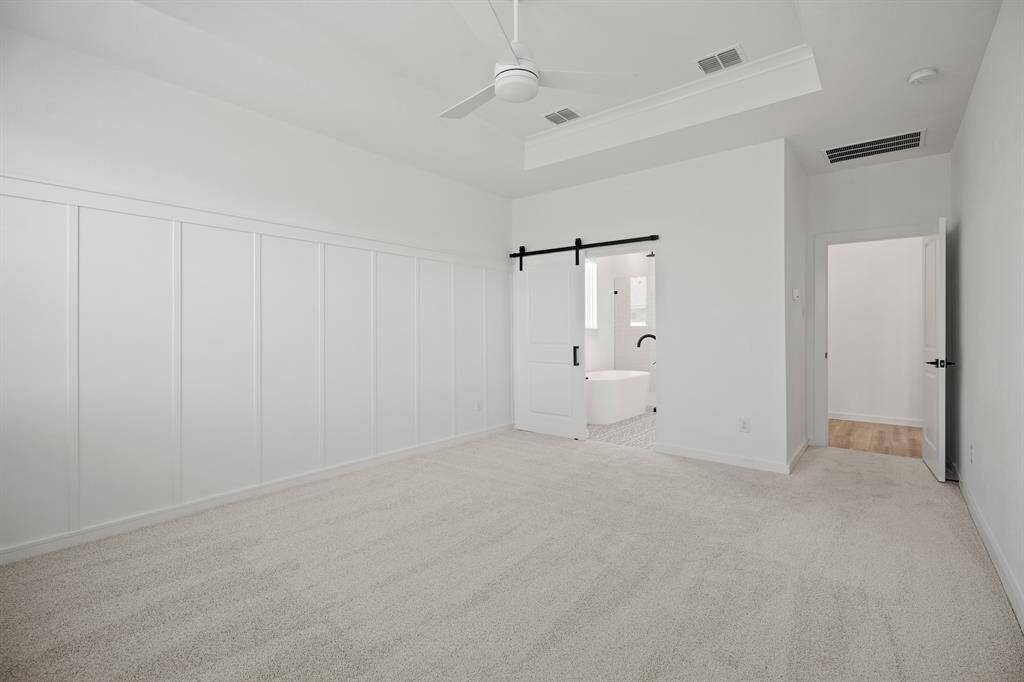Private primary suite (*Photo not of actual home and used for illustration purposes only.)