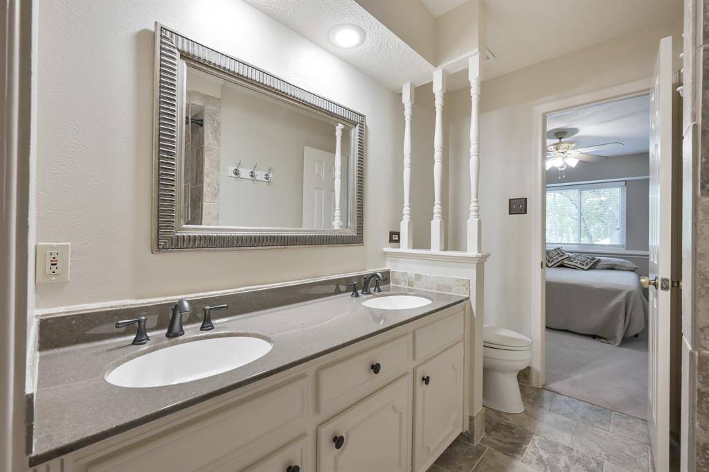 Pass through bathroom in between bedrooms 2&3