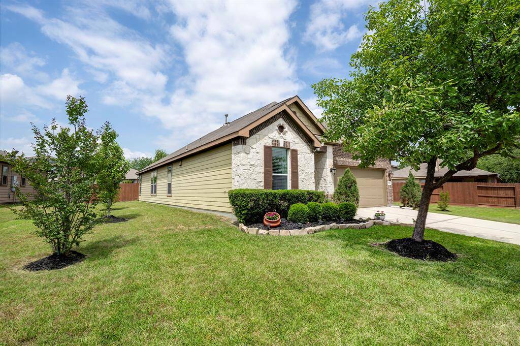 Gorgeous landscaping in front!