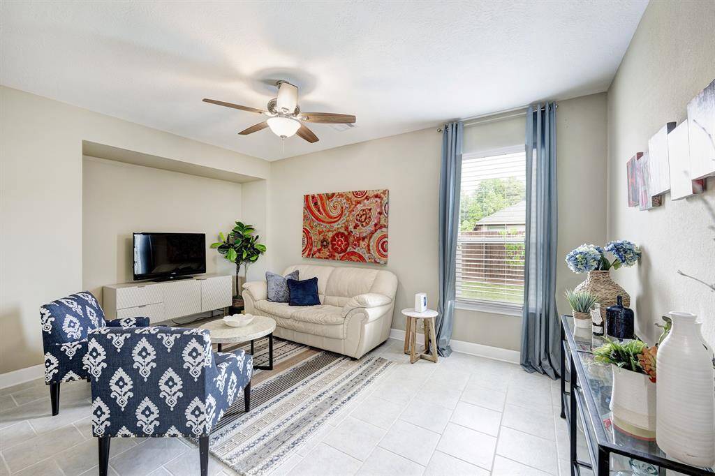 This large secondary living space. Currently in use as a den, this would make a fantastic work from home area.