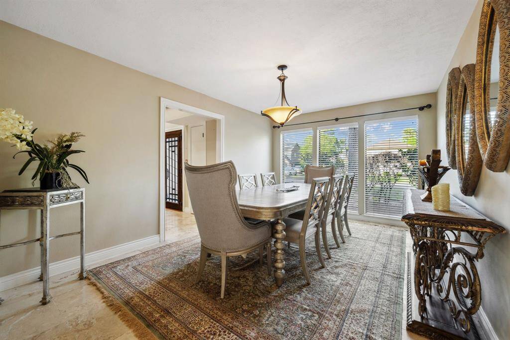 Elegant Formal Dining Room