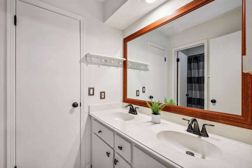 Upstairs full Jack-and-Jill bathroom