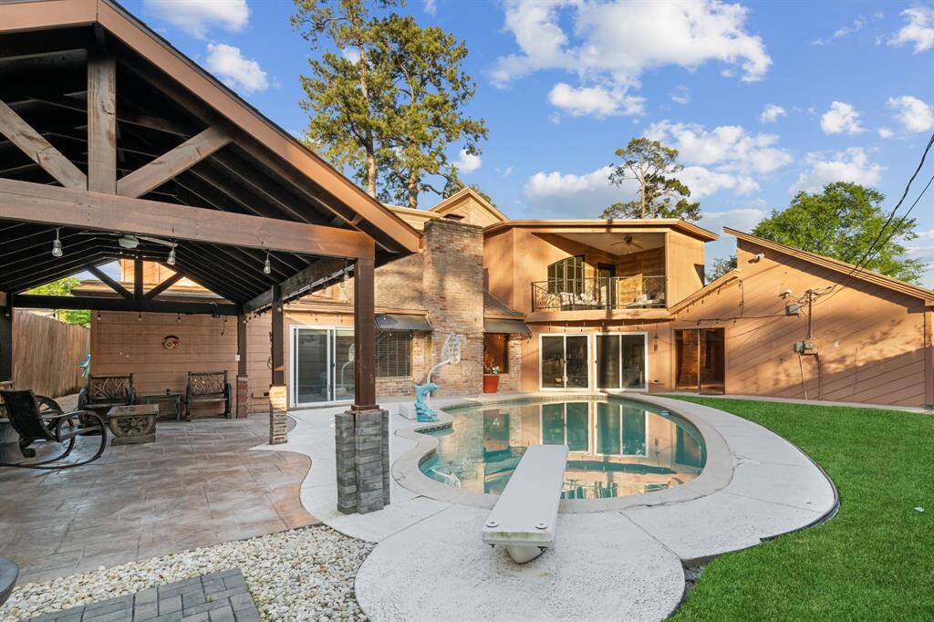 Spacious Backyard with pool and outdoor kitchen.