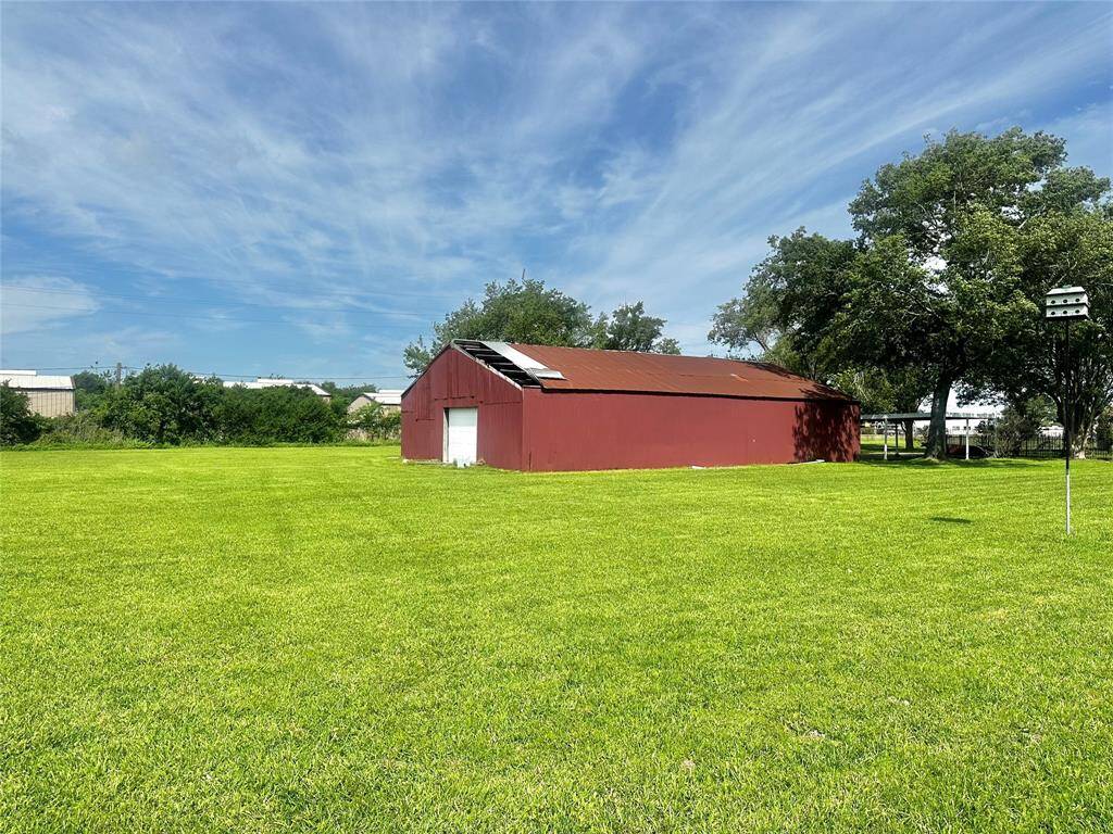 Side view of the barn
