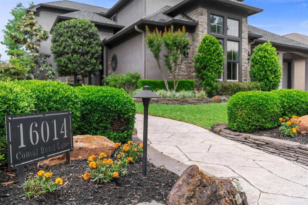 Welcome to Comal Bend with gorgeous lake views