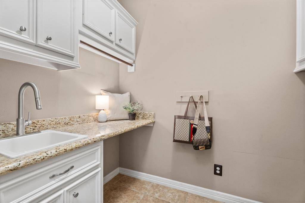 Utility room Downstairs and space for hamper