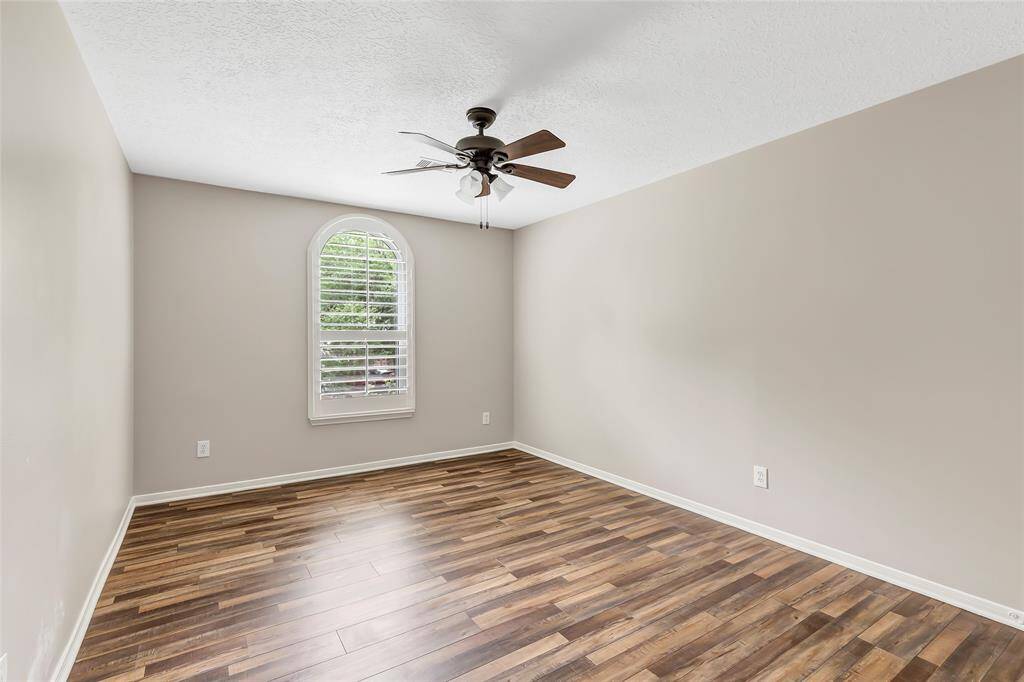 This versatile second-story space is the perfect spot for relaxation and entertainment. Whether you're hosting movie nights, game tournaments, or just unwinding with friends and family, the open layout provides plenty of room for all kinds of activities.