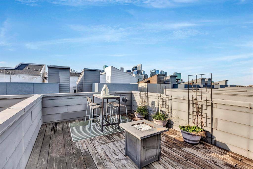 This stunning top floor retreat with a 360-degree view of the neighborhood, offering the perfect space to relax and entertain family and friends.