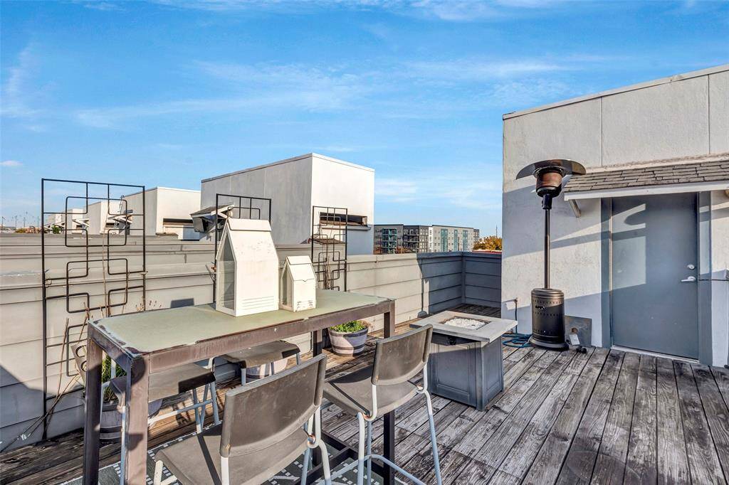 Transform this space into your own grilling area or a cozy garden oasis – the choice is yours to make!