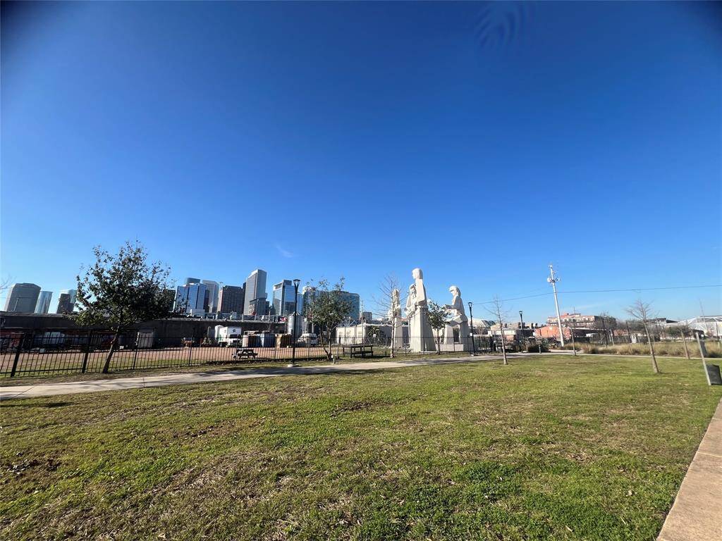 10 minute walk to EADO entertainment district