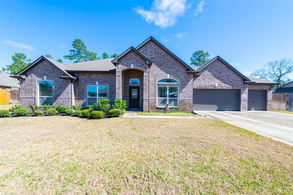 Welcome to this stunning 2,211 sq. ft. home, nestled on a sprawling 1.09-acre lot in Conroe, Texas.