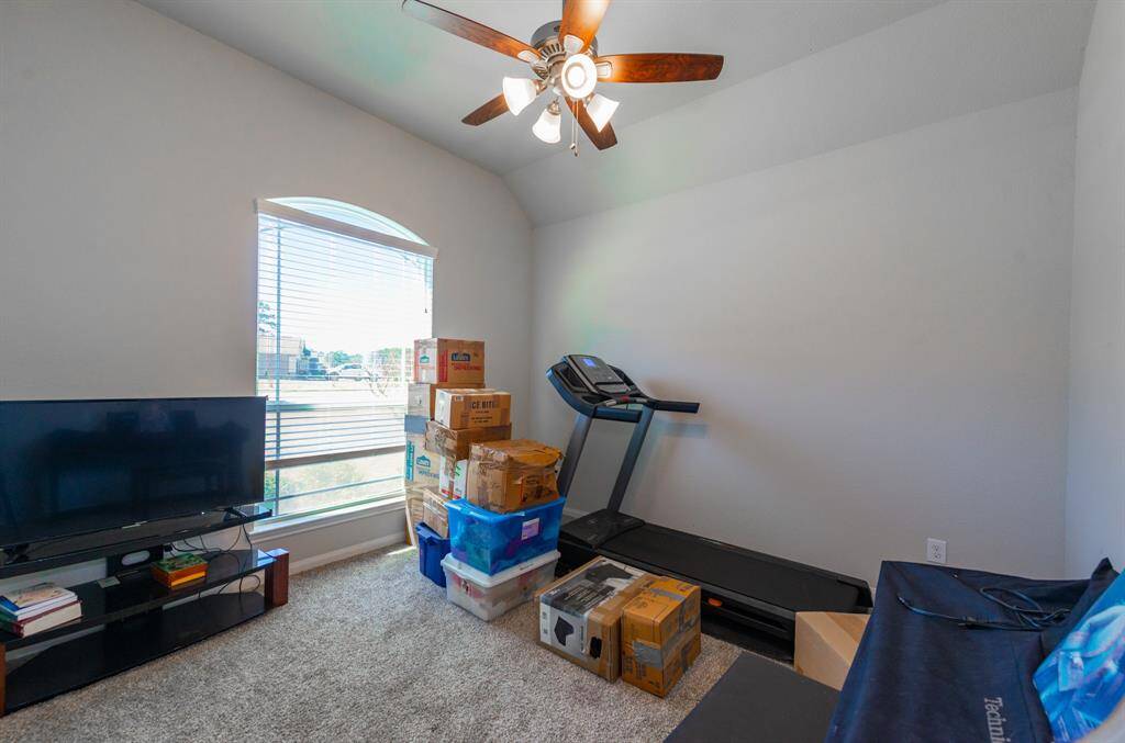 Secondary bedroom