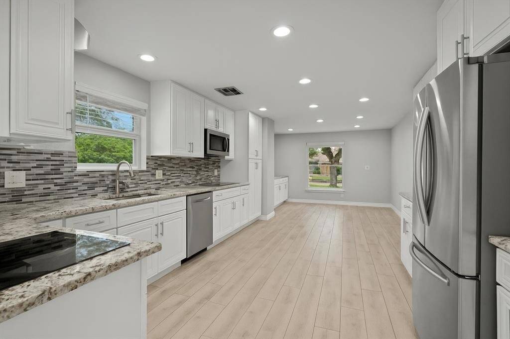 If you prefer white cabinets, then here's a visual representation of what the kitchen would look like.