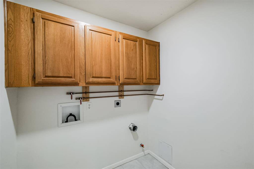 Look at this great laundry room!