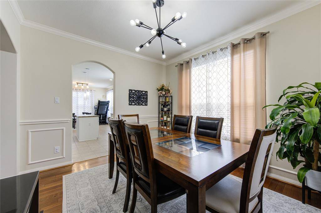 Modern arches and decorative walls makes this space elegant.