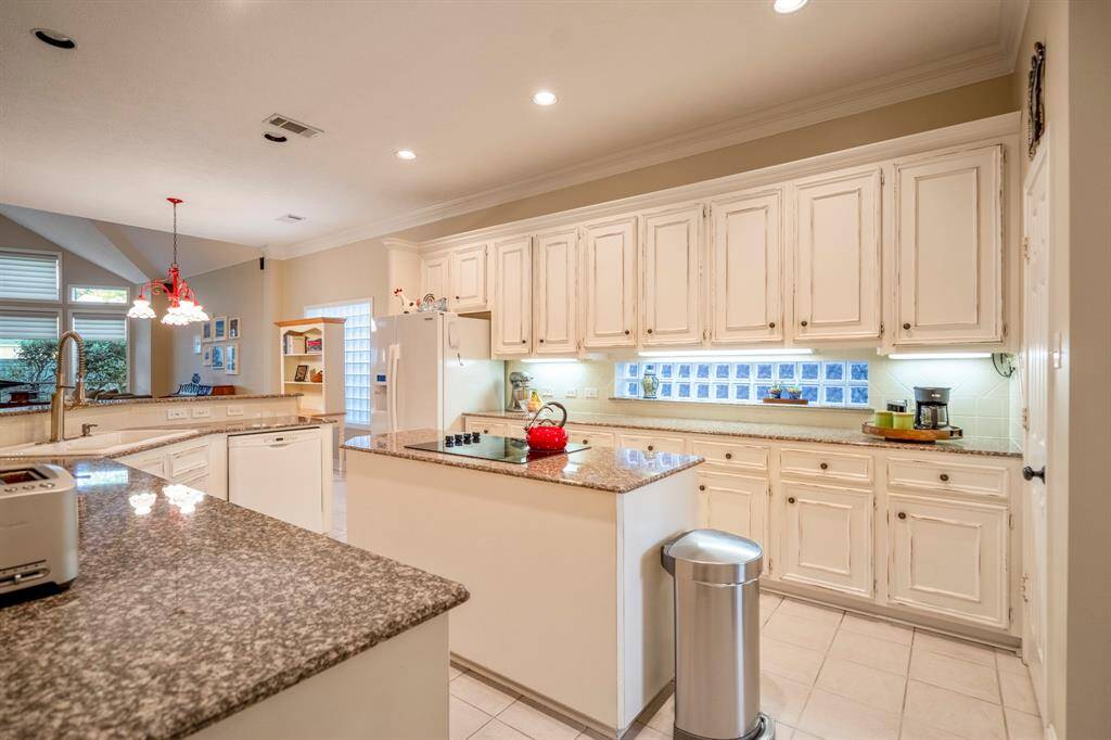 Lots of counter space and cabinets here!