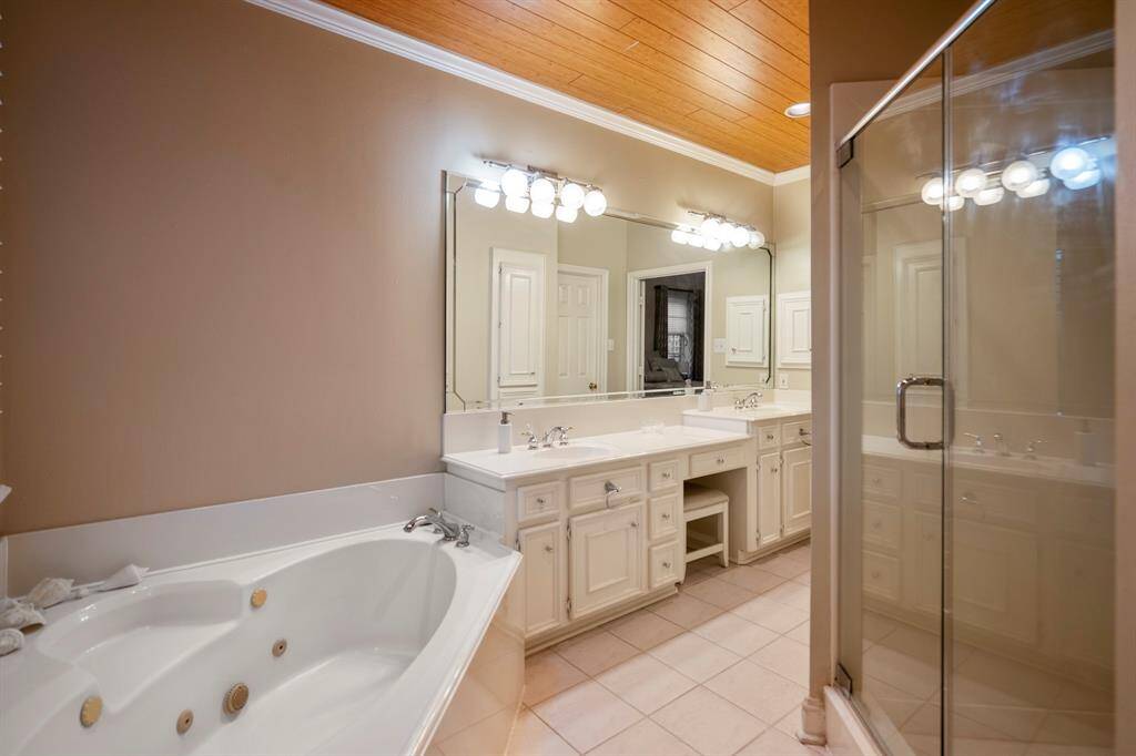 The updated shower, and garden tub.