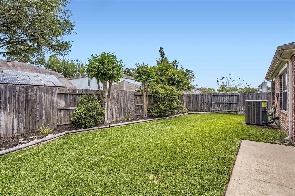 Perfect green space for gatherings and leisure!