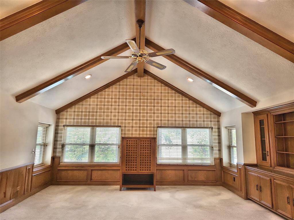 Game Room w/ Vaulted Ceiling