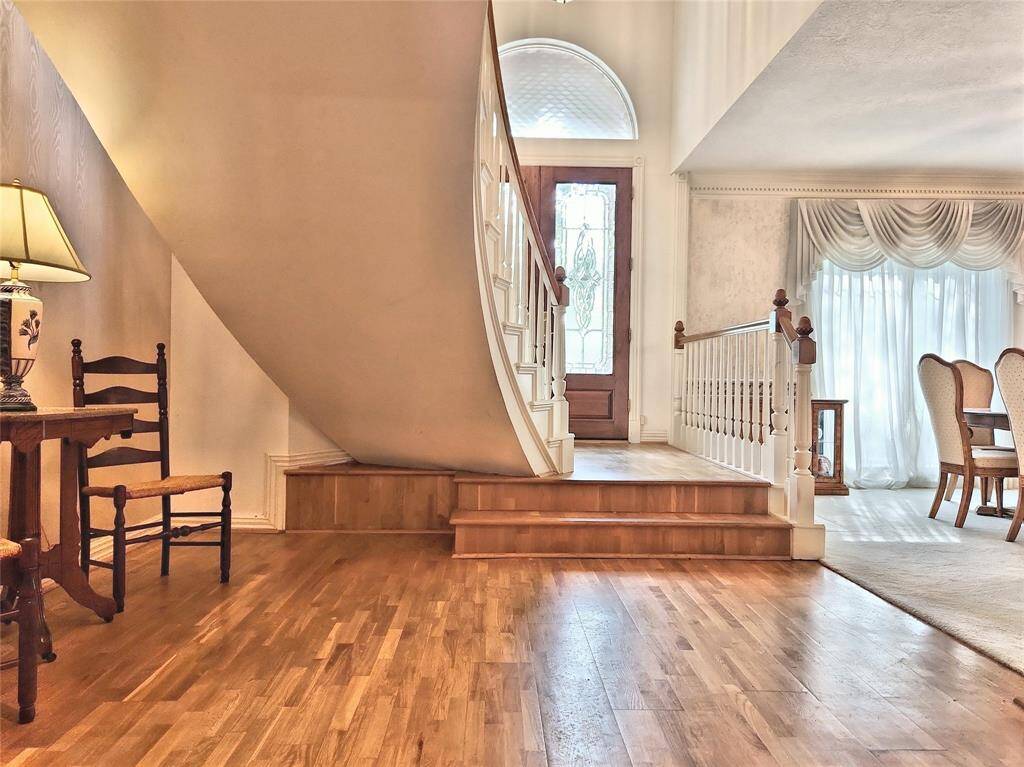 Hardwood Floors & Beautiful Crown Molding throughout Home!!