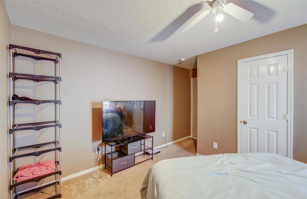 Second spacious bedroom.