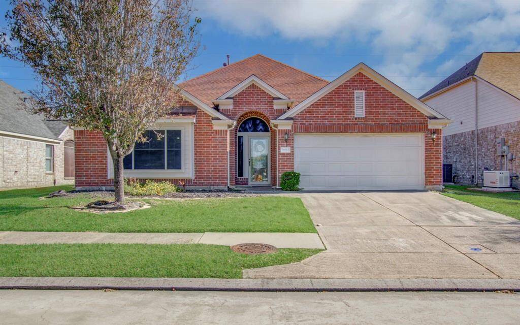 Another view of the front elevation, good spacing between the other homes, they are not all on top of each other.