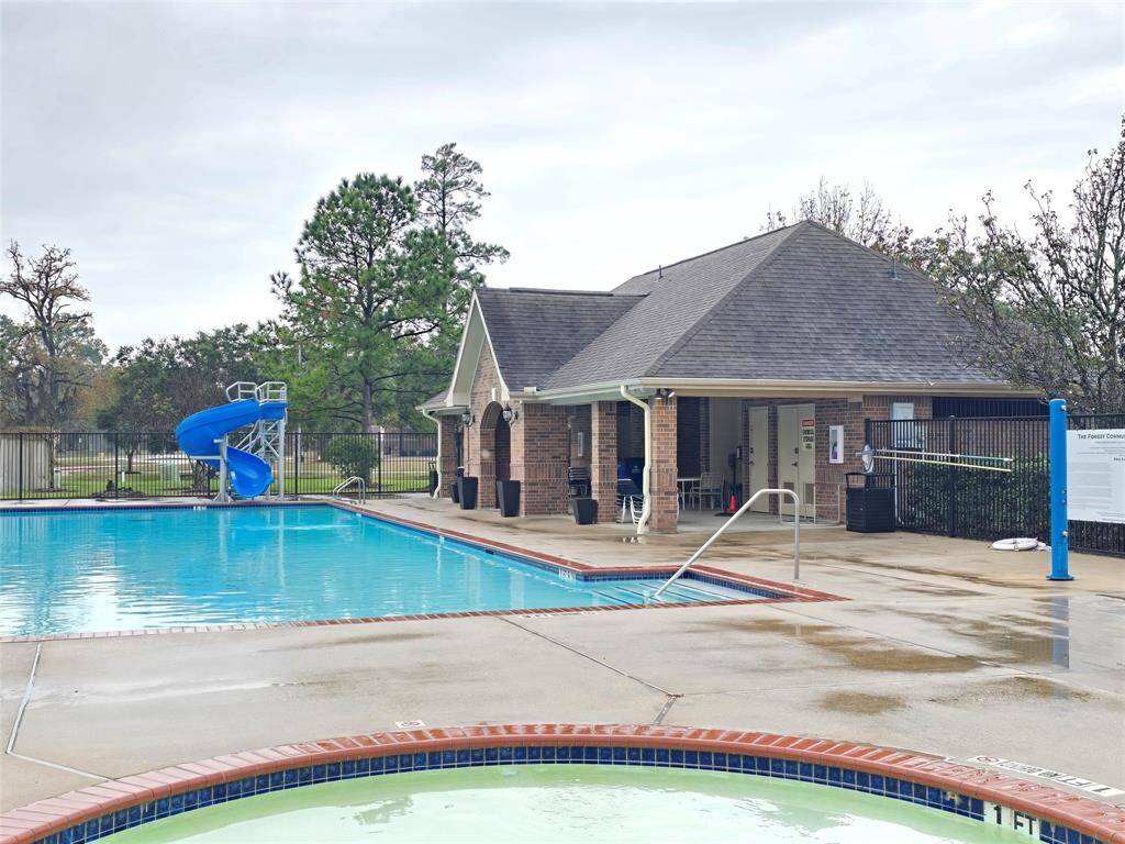 Community includes a sparkling pool for it's residents and guests, great for family retreats, a place to take the kids and getaway.