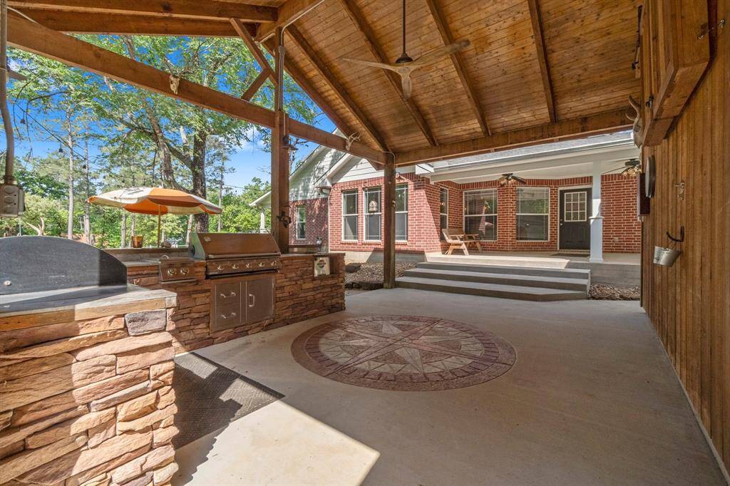 Covered Patio and outdoor kitchen