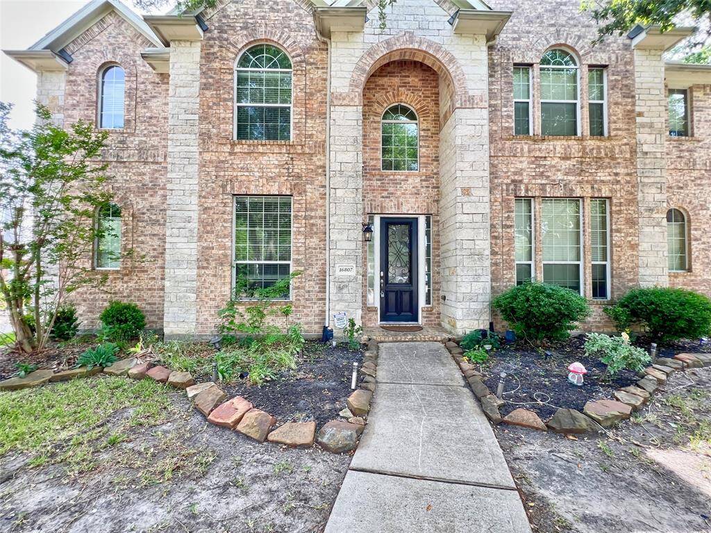 2 story home, recently painted, 4 bedrooms 3.5 bath