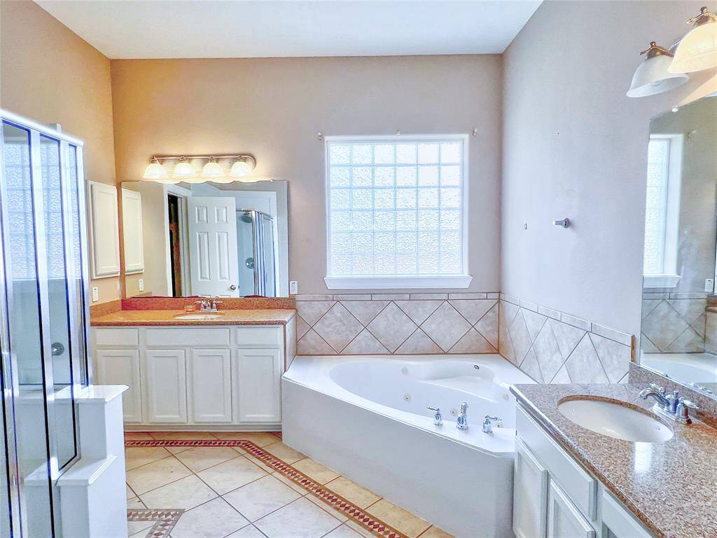 Separate tub in primary bath