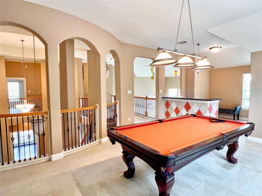 Huge game room with bar