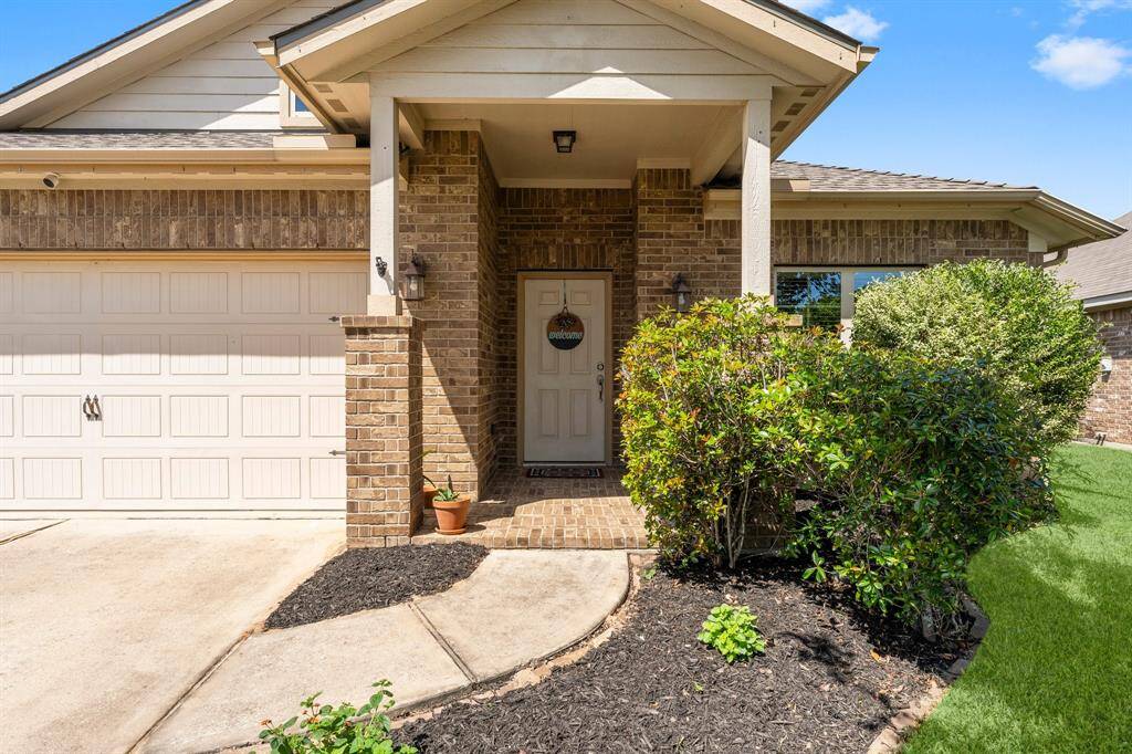 Front covered patio with brick-layed entrance. Roof is only 1.5 years old!