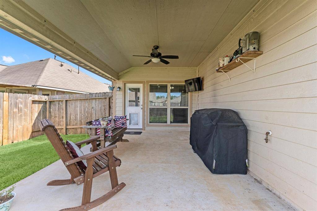 Note the gas stub-out on the right side of the wall. You can connect a gas grill or a portable generator right there.