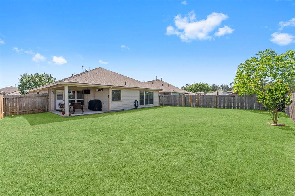 Plenty of great grass space, especially for a 1-story home!