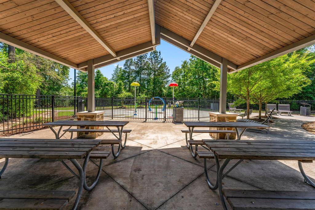 Magnolia Ridge has this nice covered picnic area and a splash pad.