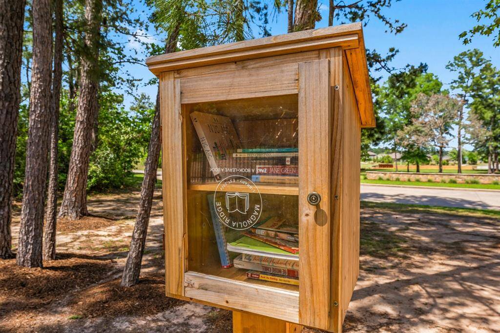The Magnolia Ridge Little Free Library.