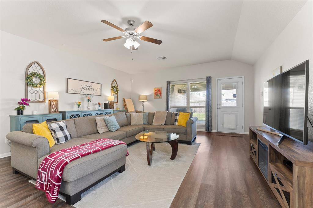 The Family Room is large at approx 17' x 17'. Durable vinyl plank flooring throughout.