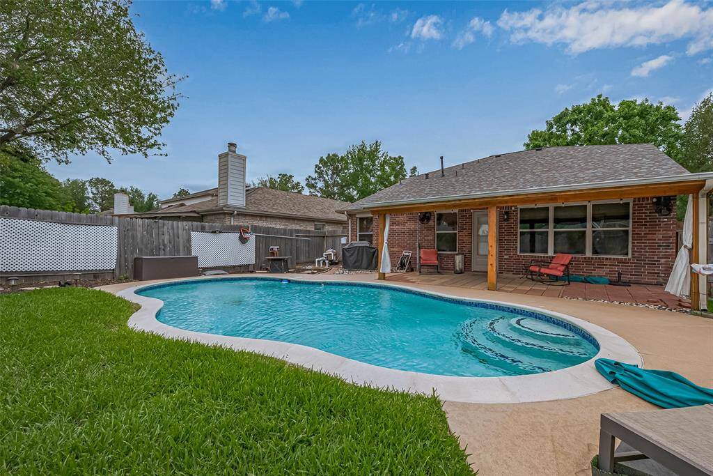 What a great entertaining space.