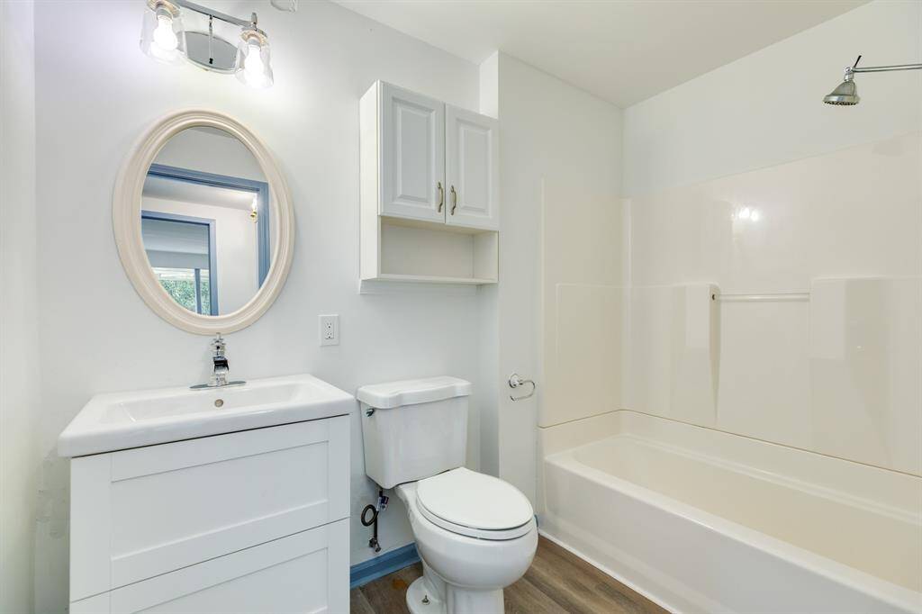 bathroom in downstairs unit 1