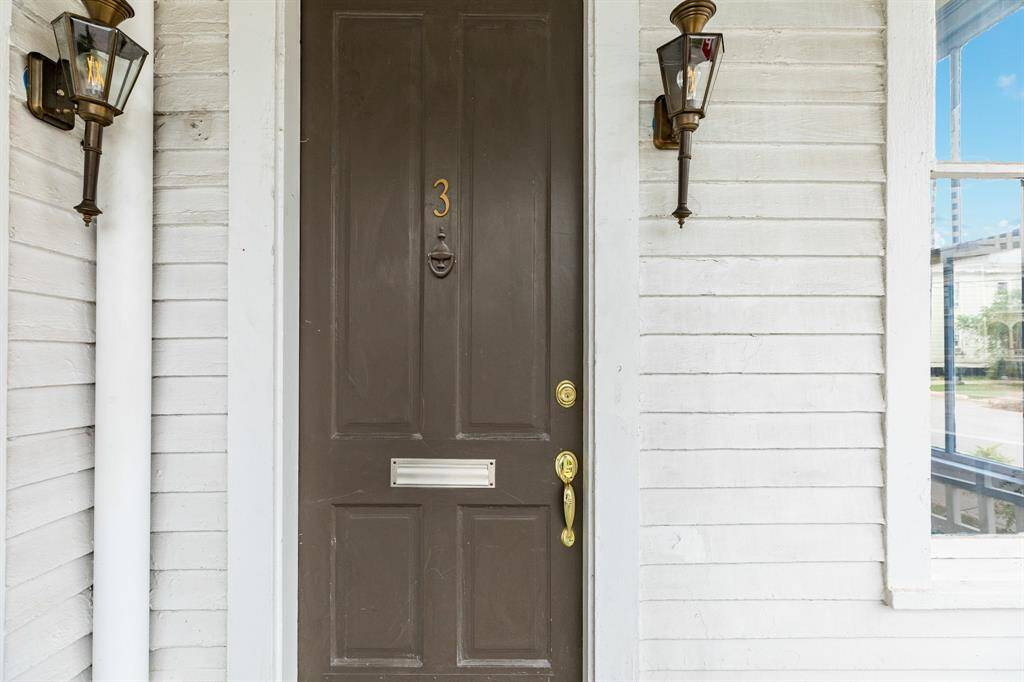 entrance to downstairs unit 3