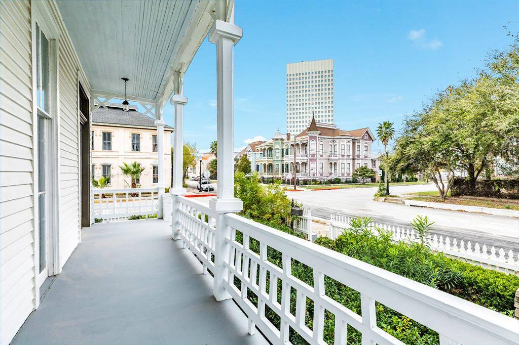 The home is located close to restaurants and entertainment in Galveston's strand district.