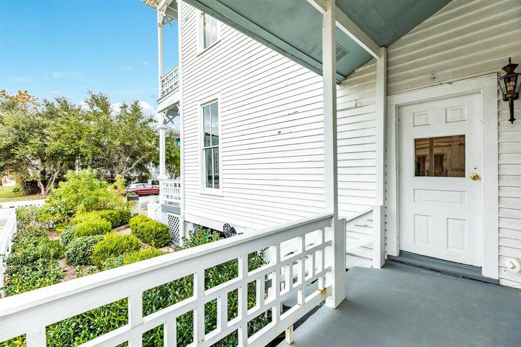 porch of downstairs unit 3