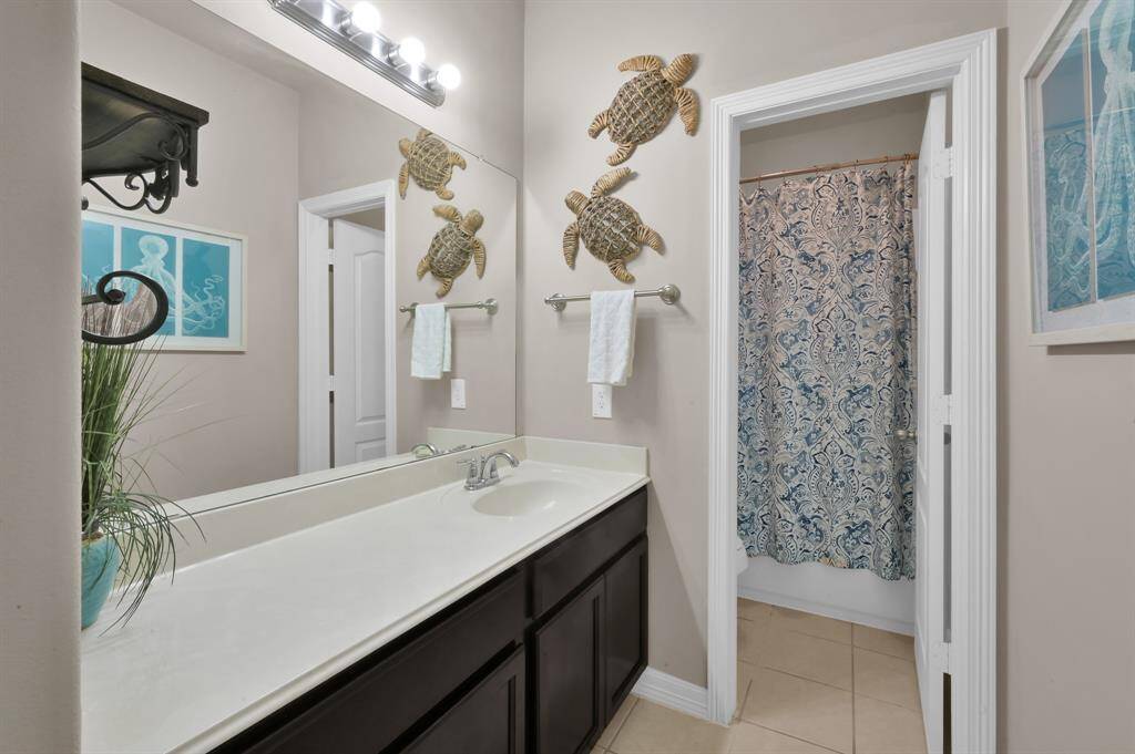 Upstairs Bathroom 2