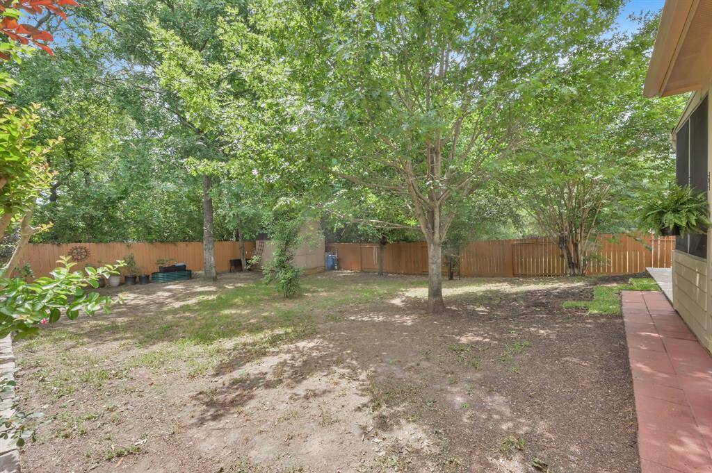 Huge private lot with no immediate back neighbors!