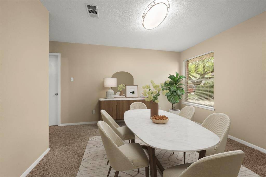 Open dinning area...perfect for hosting