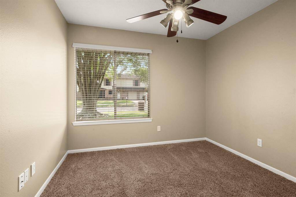 Would make a wonderful bedroom or home office
