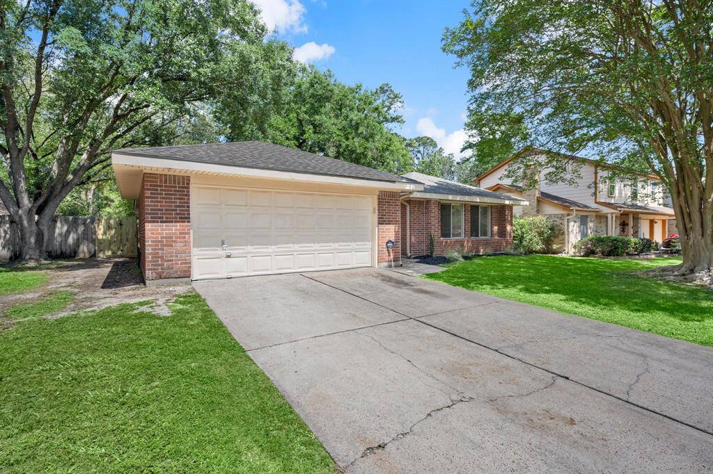 Great one story, Great floor plan and Great location. Call your realtor today!!