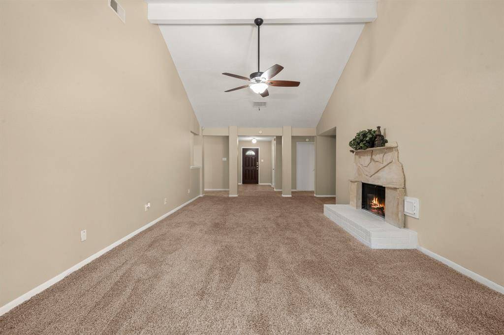 Lovely neutral colors make this home move-in ready